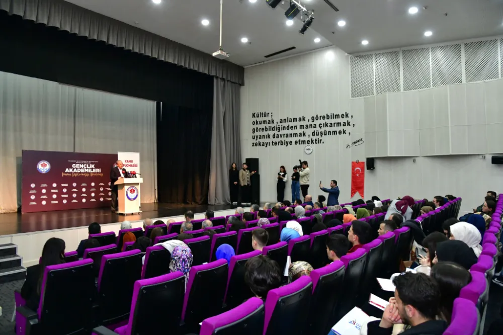 Prof. Dr. Mustafa Şentop Trabzon’da Gençlerle Buluştu: Kamu Diplomasisi ve Gençliğin Rolü
