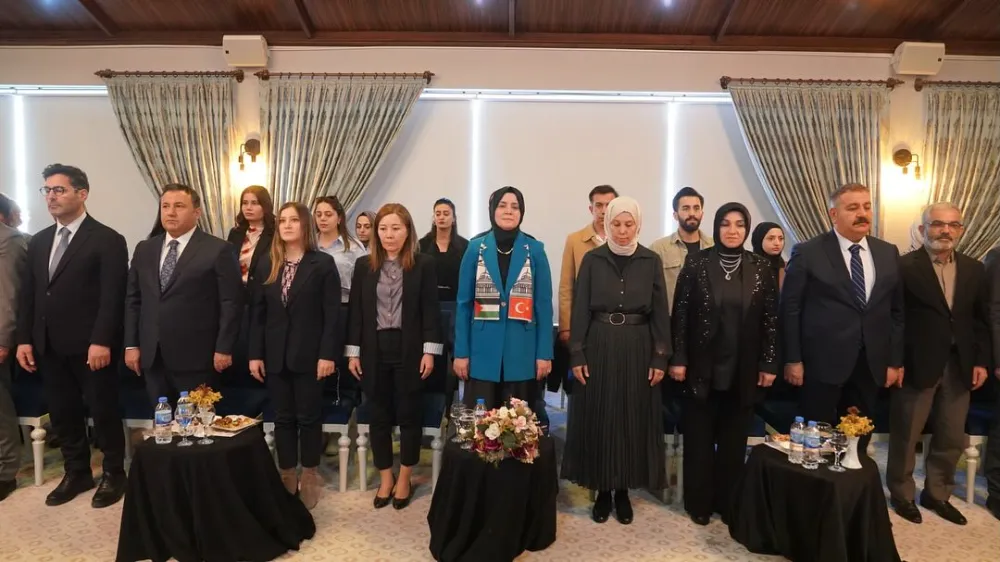 Palandöken’in Eteğinde Türk Motifleri Defilesi Büyük Beğeni Topladı