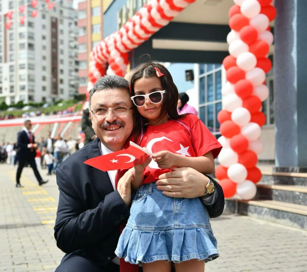 BAŞKAN GENÇ’TEN 23 NİSAN MESAJI