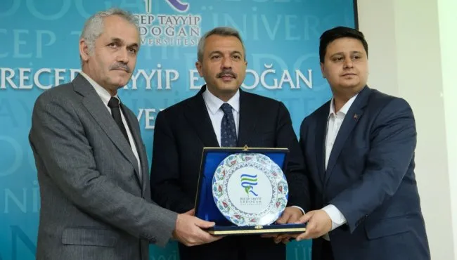 Rize Valisi Baydaş, RTEÜ’de Öğrencilerle Buluştu: Türkiye Yüzyılı Söyleşisi