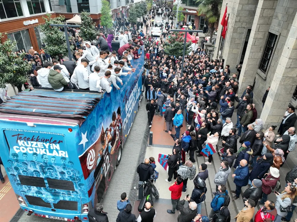 TRABZON, ŞAMPİYONLARI BAĞRINA BASTI