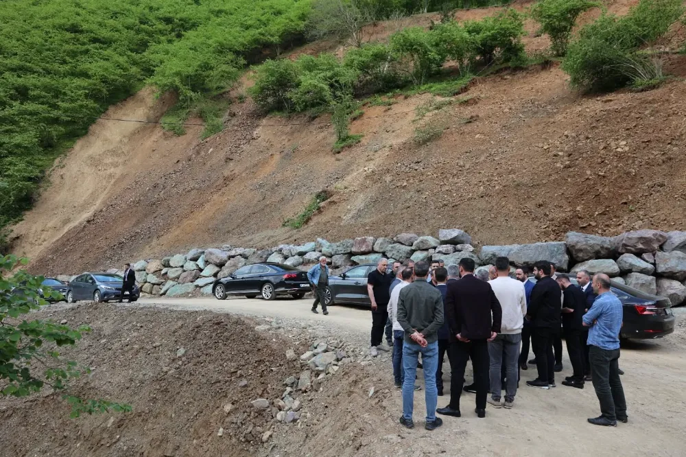 Başkan Bilgin, Heyelan Sonrası Zarar Gören Çardaklı Grup Yolu’nda İncelemelerde Bulundu