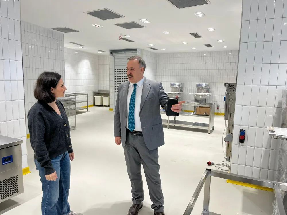 İsa Kaplan, Trabzon’daki Çikolata Üretim İşletmesini Ziyaret Etti