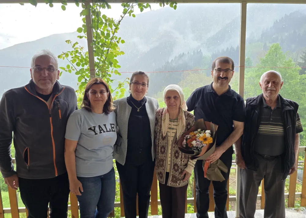Emekli Öğretmene Anlamlı Anneler Günü Ziyareti