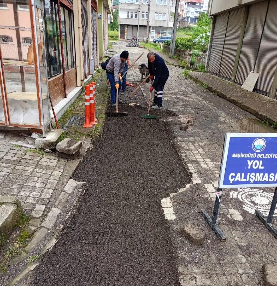 Beşikdüzü’nde Doğalgaz Çalışmalarının Ardından Zemin Onarımları Sürüyor