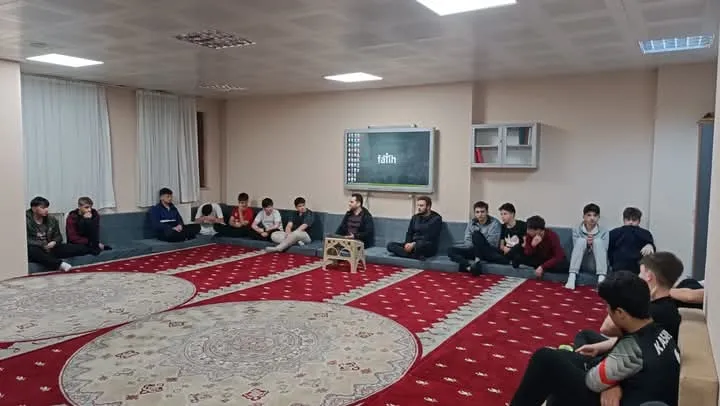 Doç. Dr. Ahmet Şeyda Yılmaz RAİH liseli öğrencilerle buluştu