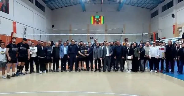 Hopa’da Gençlik Haftası Voleybol Turnuvası Finali Büyük Heyecana Sahne Oldu