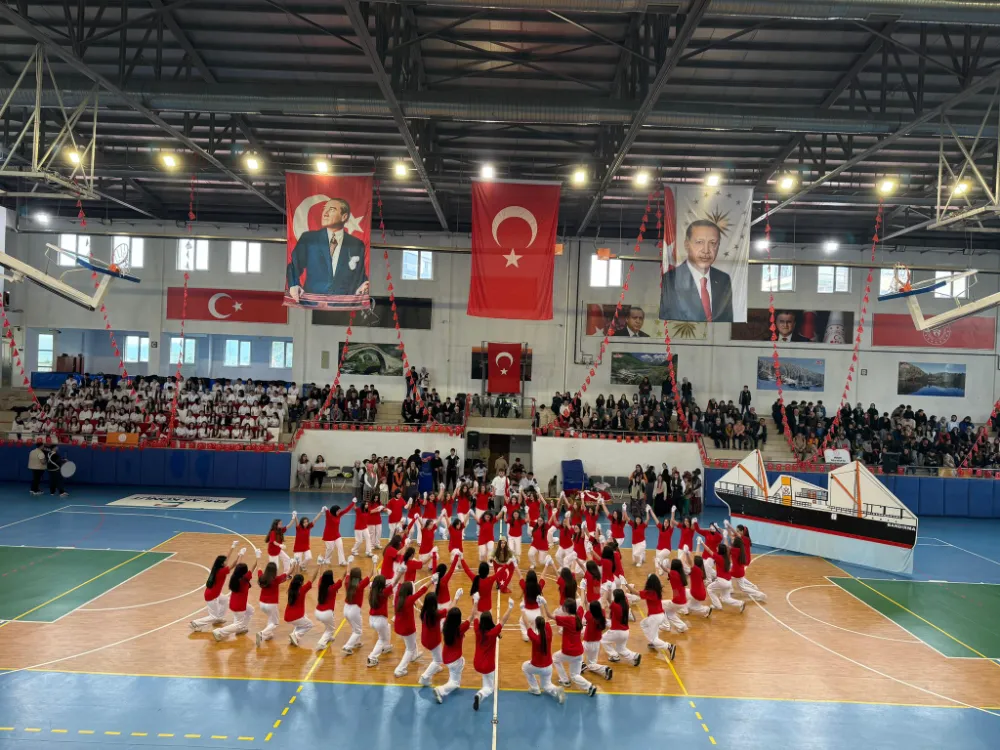 Ardeşen’de 19 Mayıs Coşkusu Spor Salonunu Doldurdu