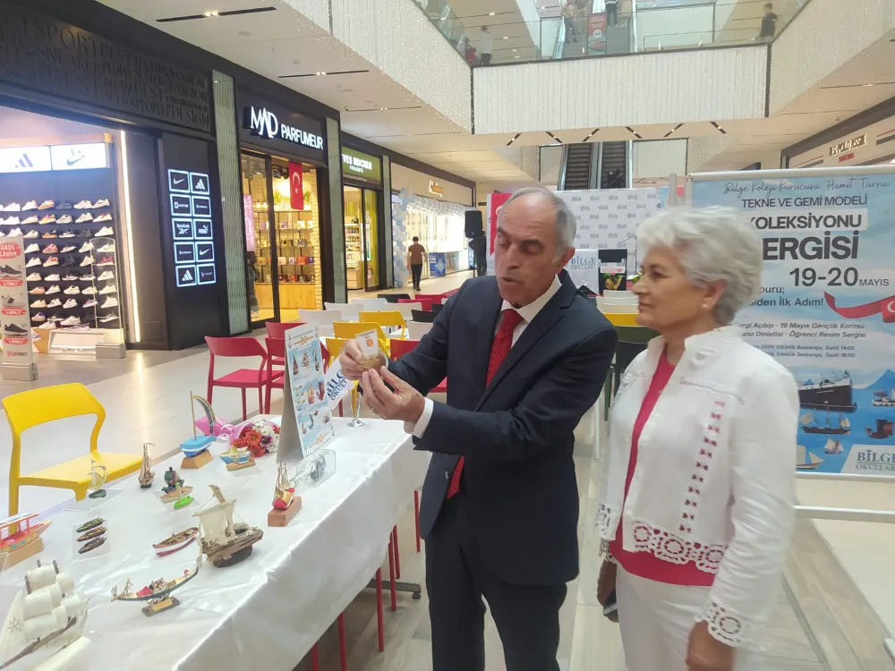 60 YILDIR DÜNYANIN HER KÖŞESİNDEN SATIN ALARAK BİRİKTİRDİĞİ GEMİ MAKETLERİNİ SERGİLEDİ
