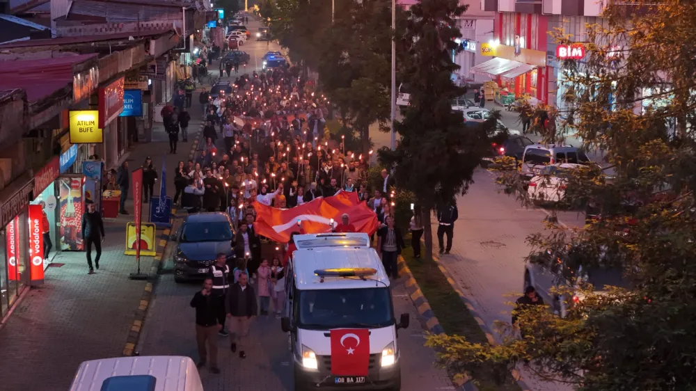 Arhavi’de 19 Mayıs Coşkusu Fener Alayıyla Yaşandı