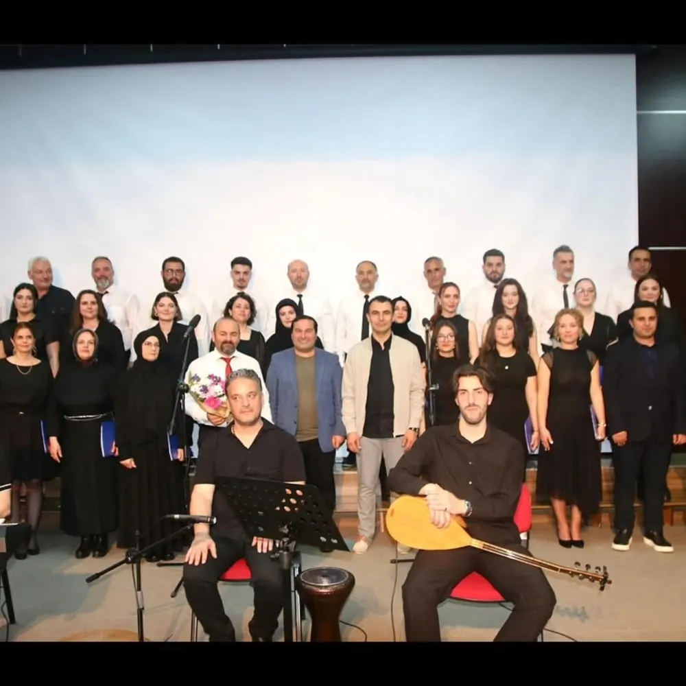 Ardeşen’de Türk Müziği Ziyafeti: Kaymakam Altay’dan Bağlamalı Sürpriz Performans