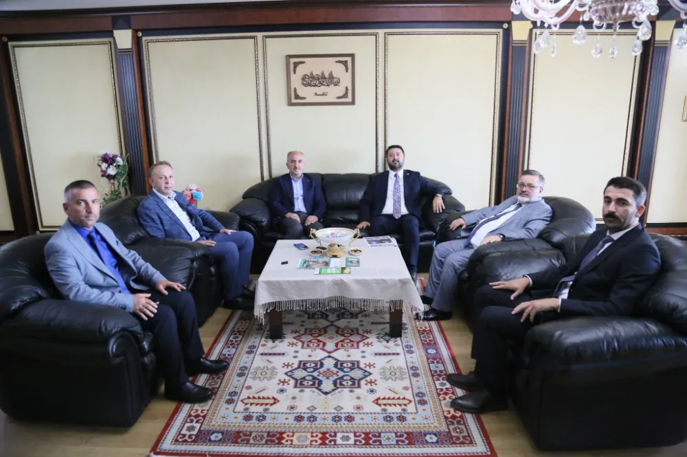 AK Parti Yerel Yönetimler Başkan Yardımcısı’ndan Rize Belediyesi’ne Ziyaret