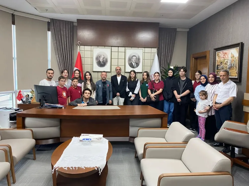 Rize Gençlik Merkezi Tiyatro Ekibi, İl Müdürü Ramazan Öztürk’ü Ziyaret Etti