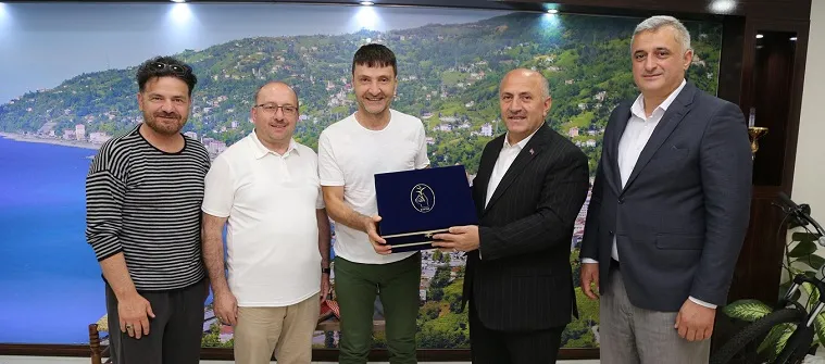 Sanatçı Sinan Özen’den Memleketi Çayeli’ne Anlamlı Ziyaret