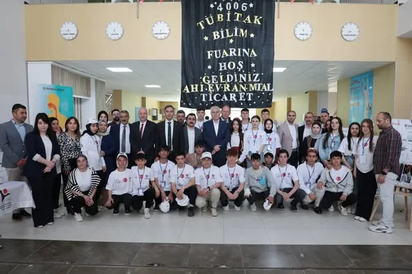 Bayburt’ta TÜBİTAK 4006 Bilim Fuarı Coşkuyla Açıldı