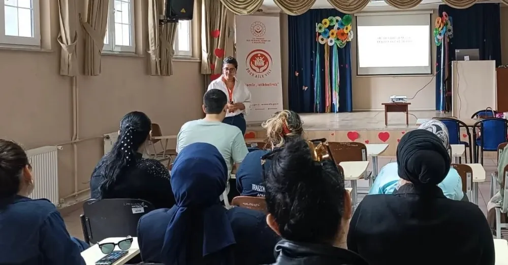 Trabzon’da Aile ve Sosyal Hizmetler Personeline Sigara Bırakma Eğitimi Verildi