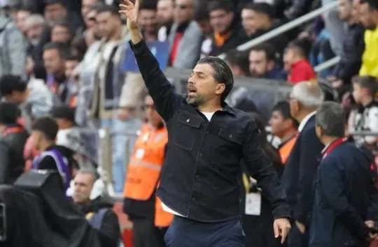 Rizespor’da İlhan Palut Belirsizliği Sürüyor: Gözler Hatayspor Maçında