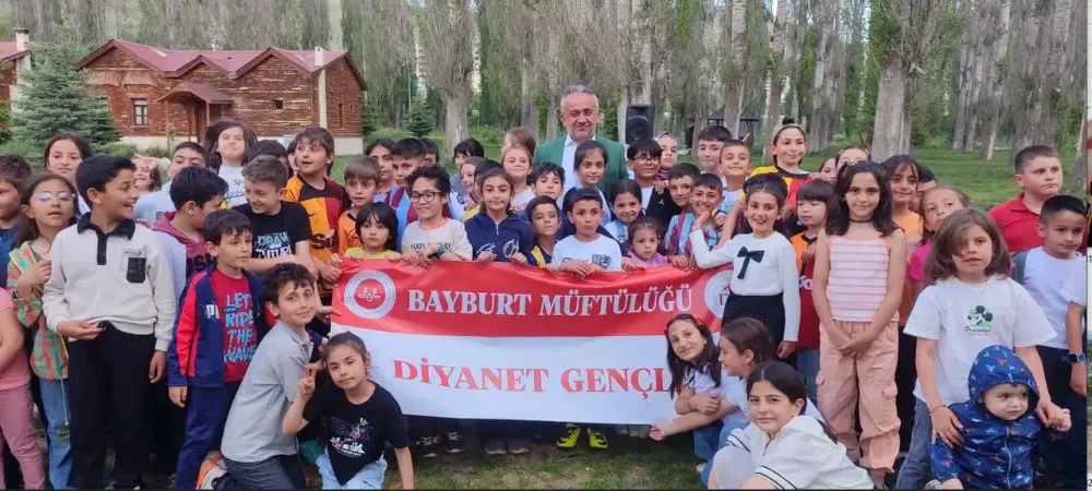 Bayburt’ta Kur’an Kursu Öğrencilerine Piknik ve Geleneksel Oyunlarla Dolu Bir Gün
