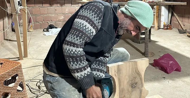 Amatörce Başladı Ağaçlardan Sanat Üretiyor