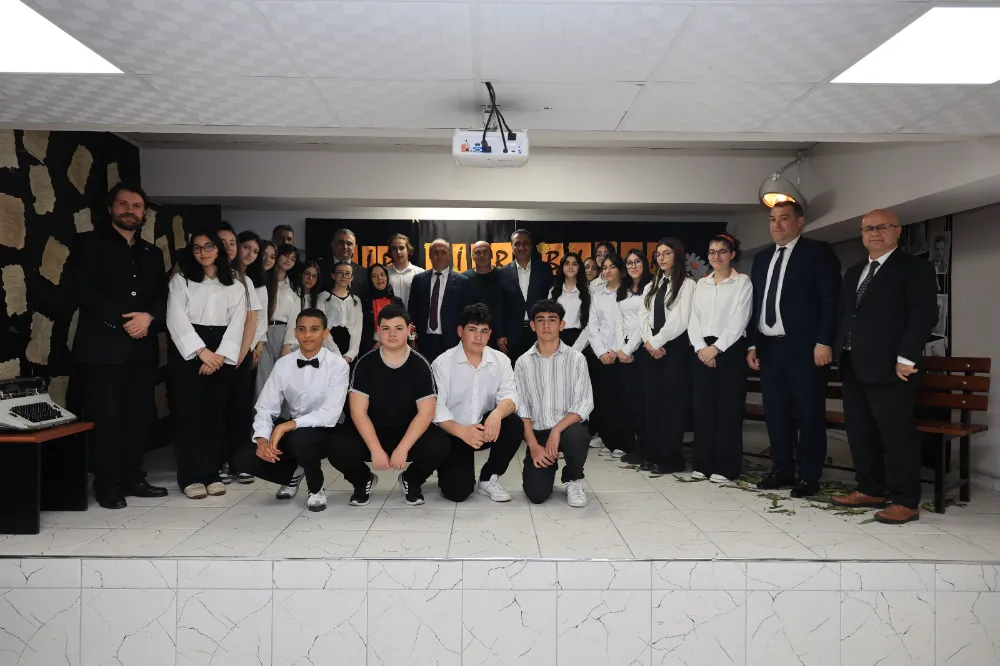 Arhavi Hüseyin Gürkan Lisesi’nde Şiir Dolu Bir Akşam Bir Şiir Bırak Dinletisi