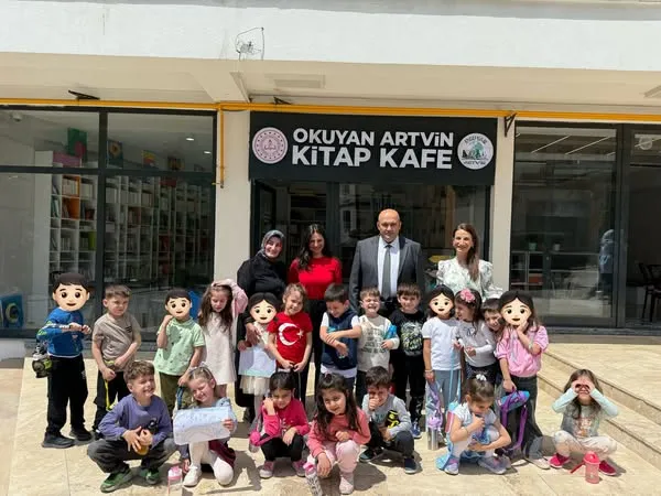 Artvin’de Miniklerden Kitap Kafe Ziyareti: “Oki Kuki” Kurabiyeleriyle Tatlı Bir Okuma Etkinliği