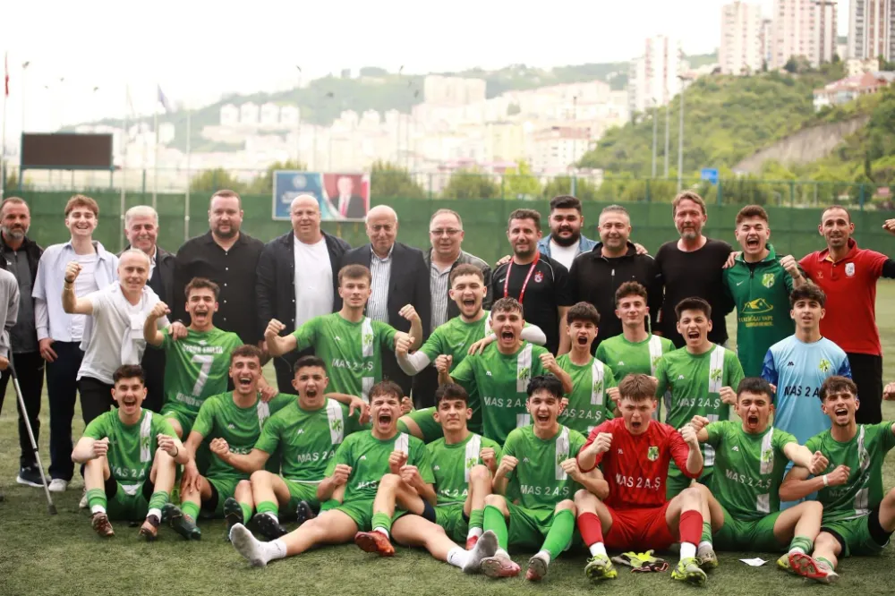 Şampiyon U18 Yeşilköyspor’a Tebrikler