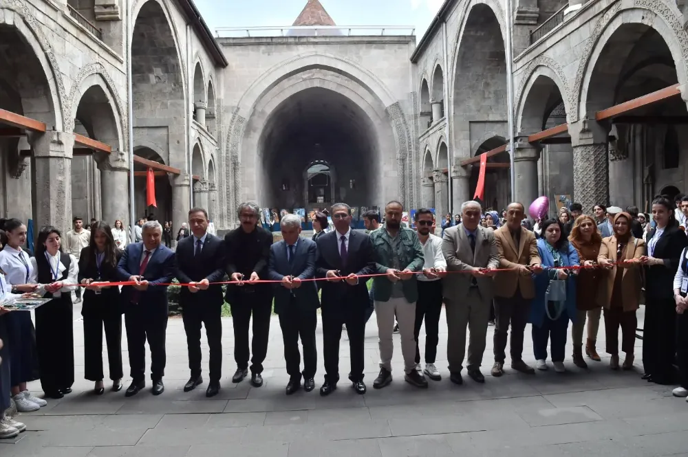 Vali Yardımcısı İlyas Öztürk, Çifte Minareli Medrese’de Düzenlenen Yıl Sonu Resim Sergisinin Açılışına Katıldı