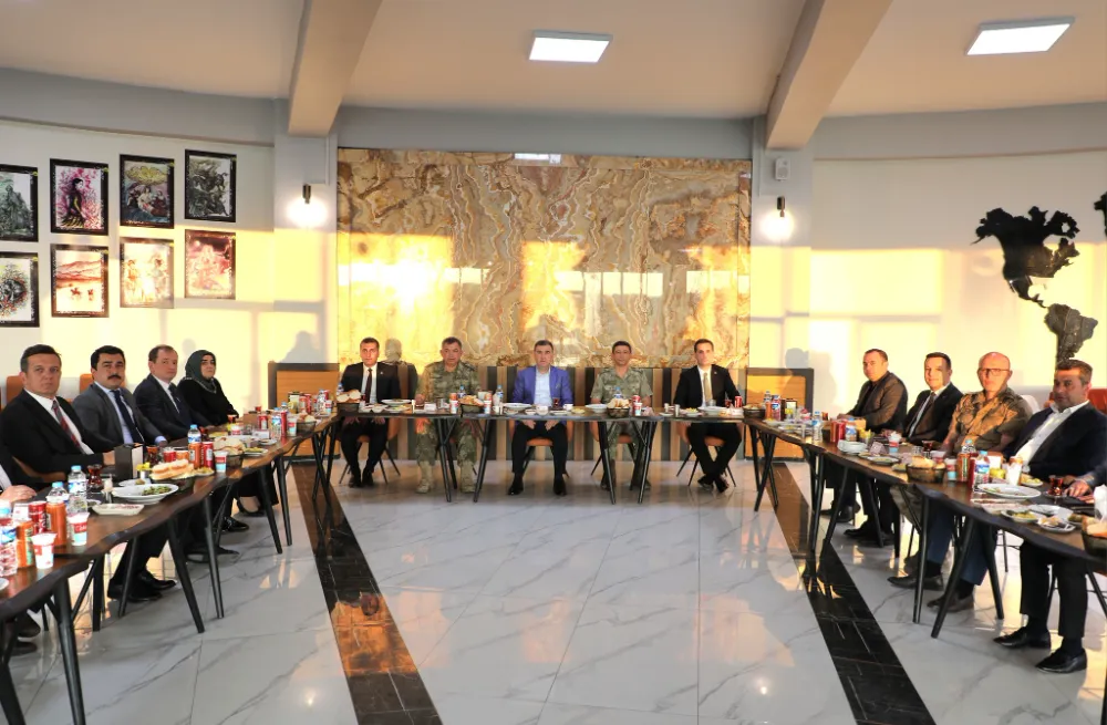 Bayburt, Yeni Göreve Atanan Kamu Görevlilerini Veda Yemeğiyle Onurlandırdı