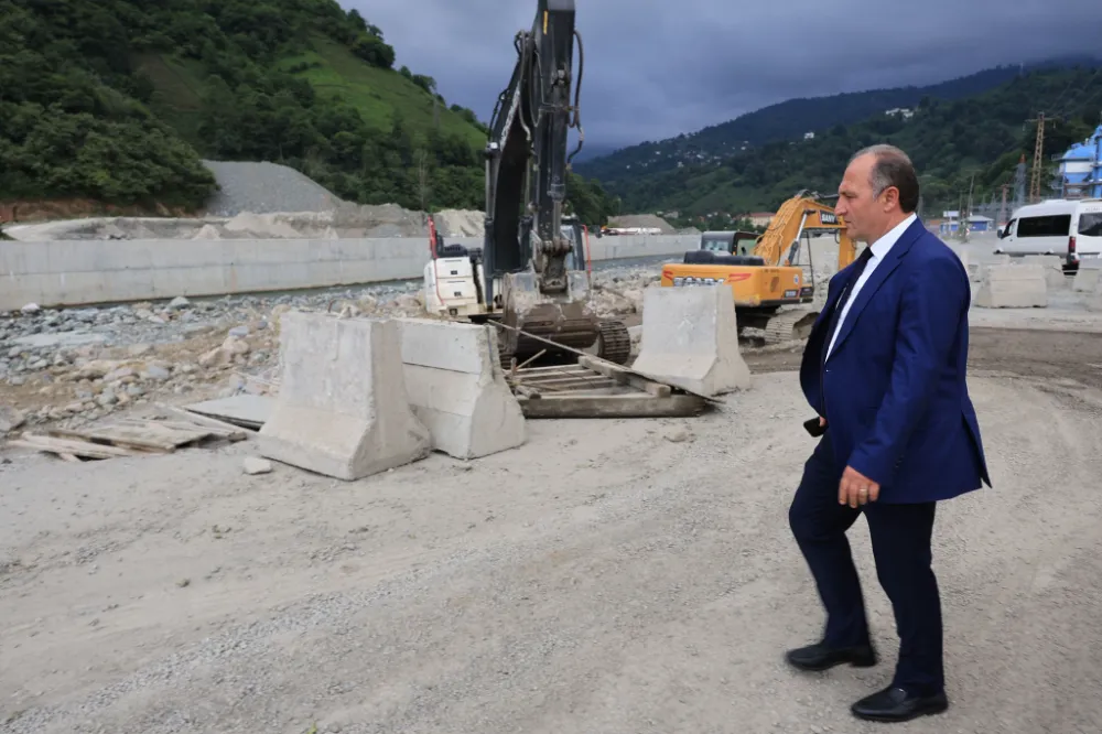 Arhavi’de Kapisre Deresi Boyunca Yeni Köprüler Yapılıyor...