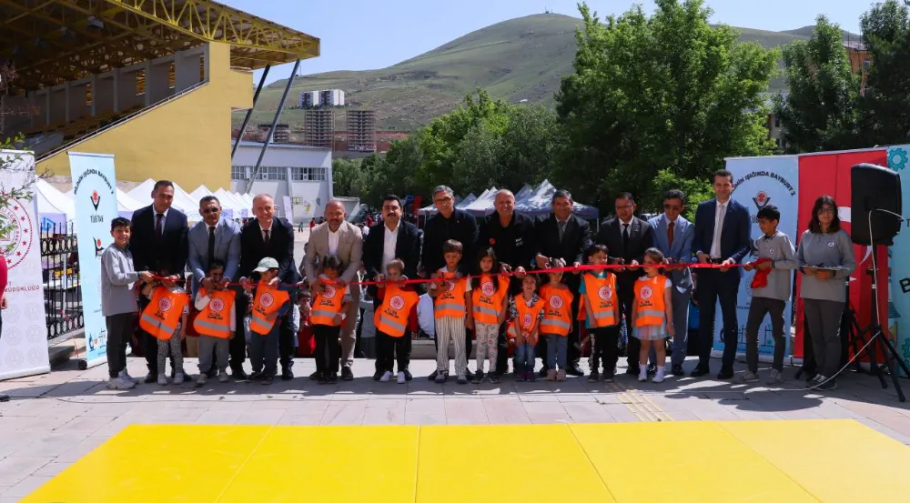 Bayburt’ta TÜBİTAK 4007 Destekli Bilim Şenliği Başladı!