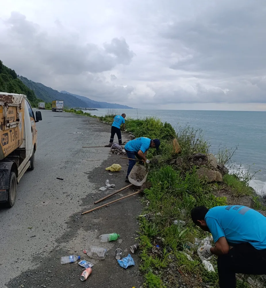 Arhavi Belediyesi Kurban Bayramı için plaj ve çevresinde temizlik seferberliği başlattı