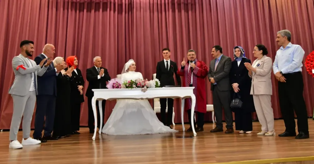 Trabzon Valisi Yıldırım, koruyucu ailenin çocuklarının nikah törenine katıldı
