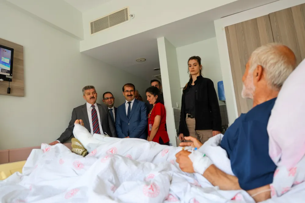 Artvin Valisi Ergün, Bayramda Hastaları ve Sağlık Çalışanlarını Ziyaretle Dayanışmayı Güçlendirdi