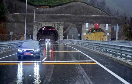 Cankurtaran Tüneli Hopa Yönü 20 Gün Trafiğe Kapanıyor