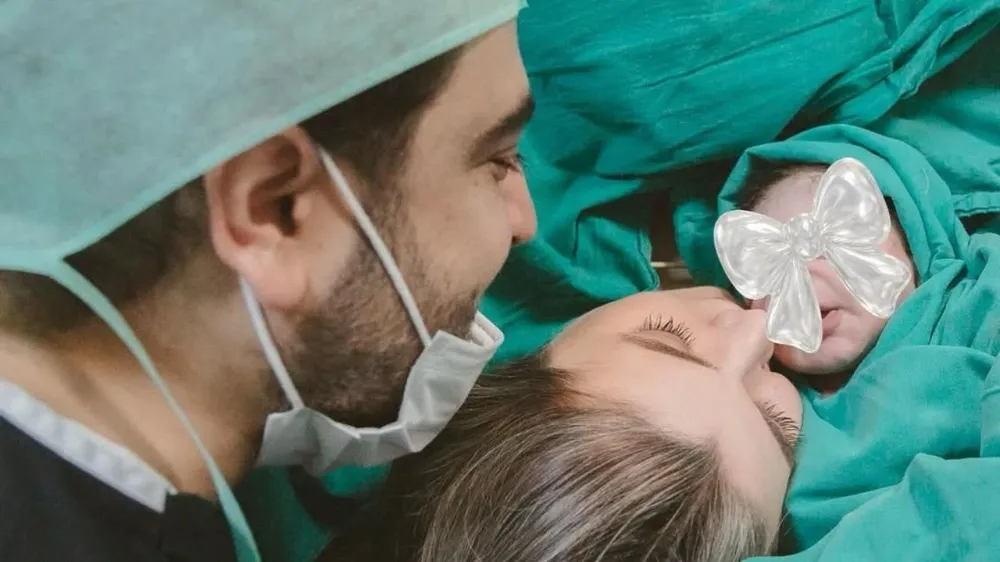 Rizeli sanatçı baba oldu, eşinden duygulandıran mesaj