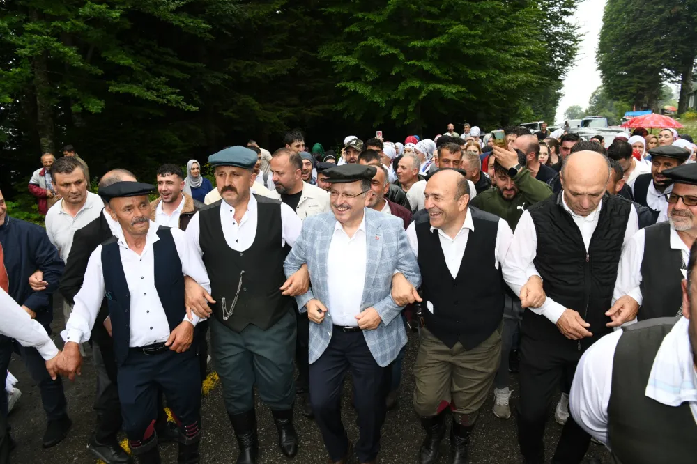 Başkan Genç’ten Hıdırnebi Yayla Şenliği’nde hizmet sözü 4 KM’LİK YOLU ŞENLİĞE KADAR BİTİRECEĞİZ