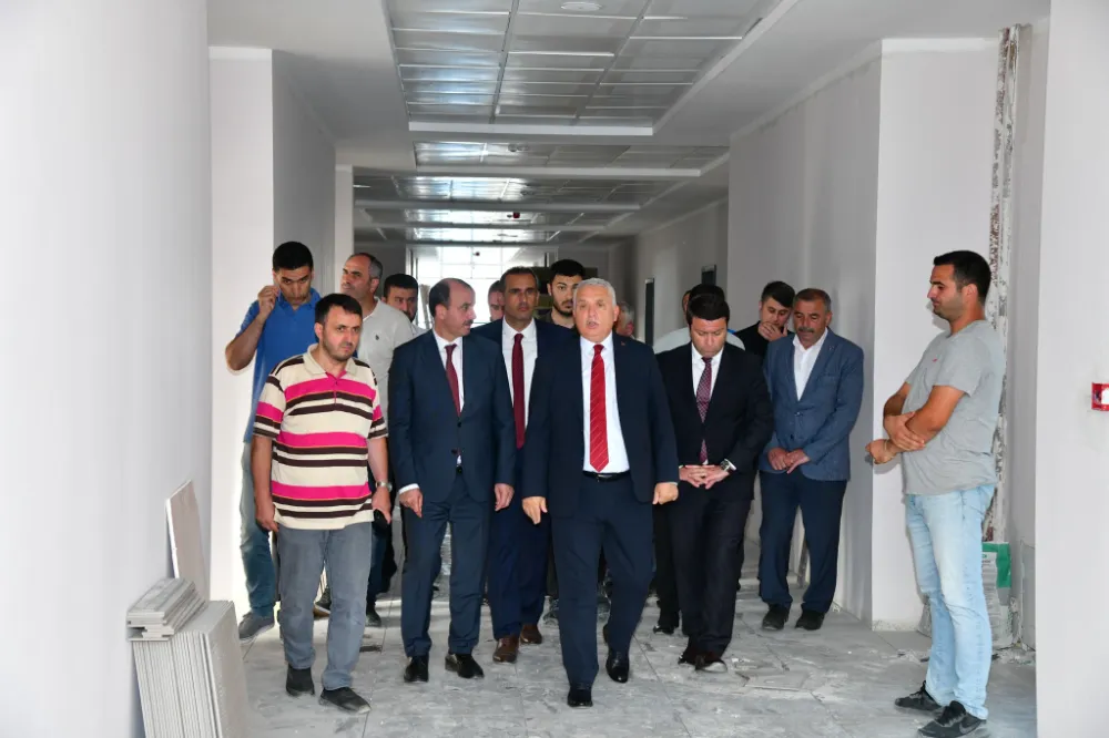 Trabzon Valisi Aziz Yıldırım, Kaşüstü Cumhuriyet Ortaokulu İnşaatını İnceledi