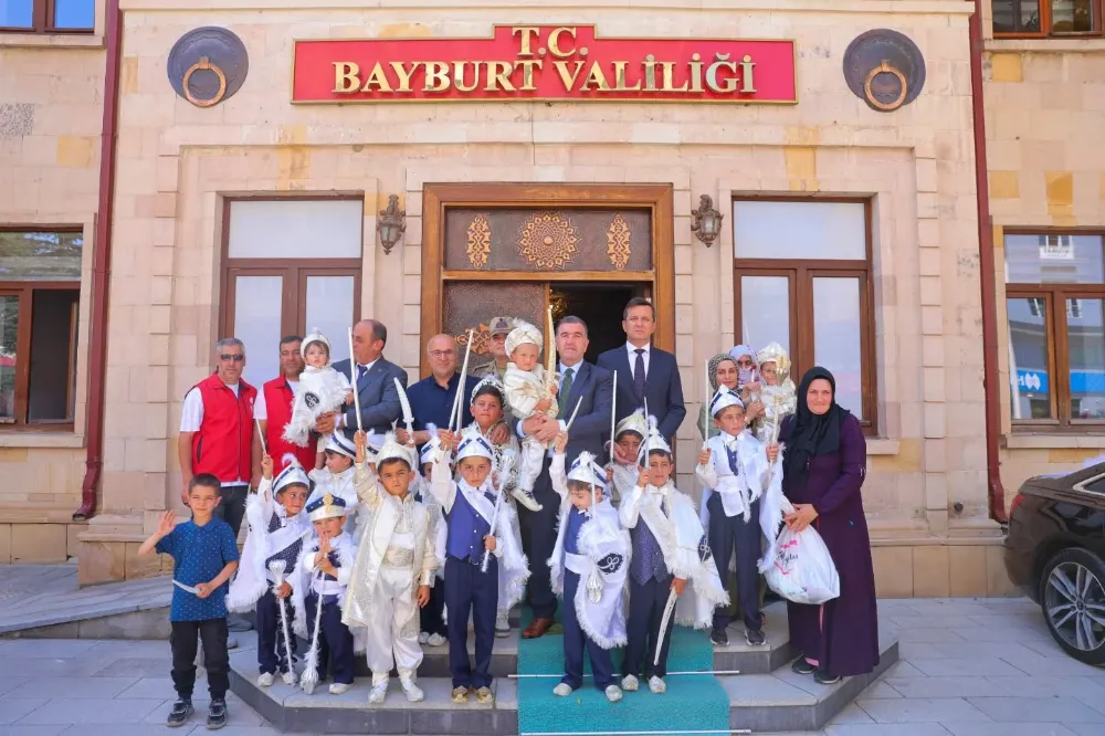 Bayburt’ta 529 Yıllık Vakıf Geleneği Yaşatıldı: Toplu Sünnet Töreninde Çocuklar Yalnız Bırakılmadı