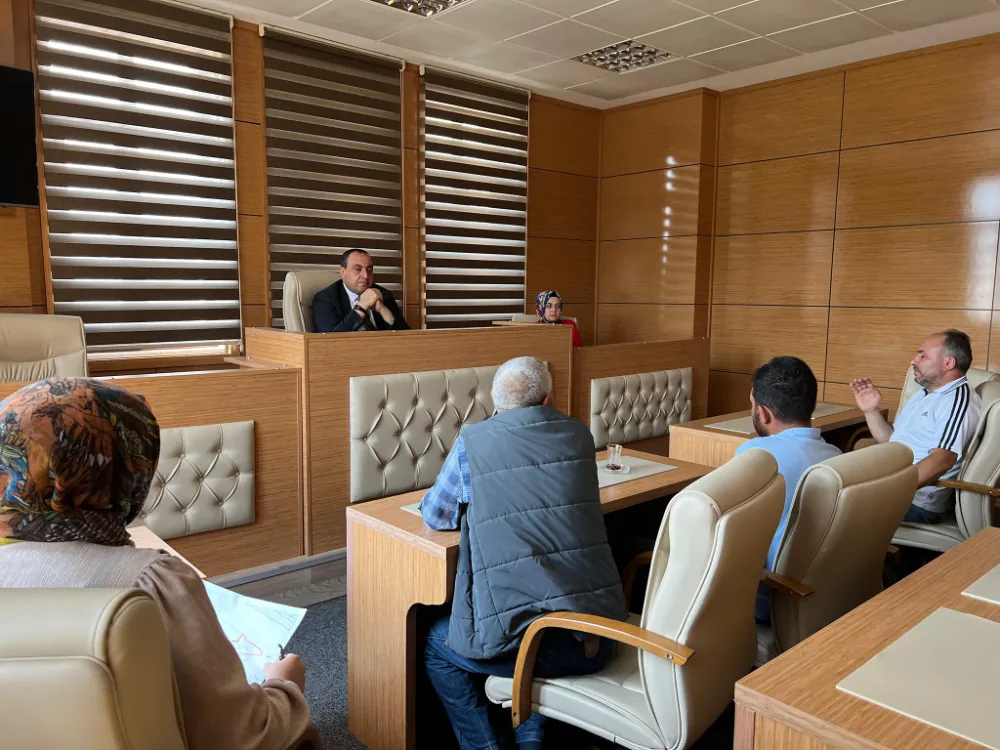 Narman Belediyesi Halk Günü toplantılarıyla vatandaşların dertlerini dinliyor