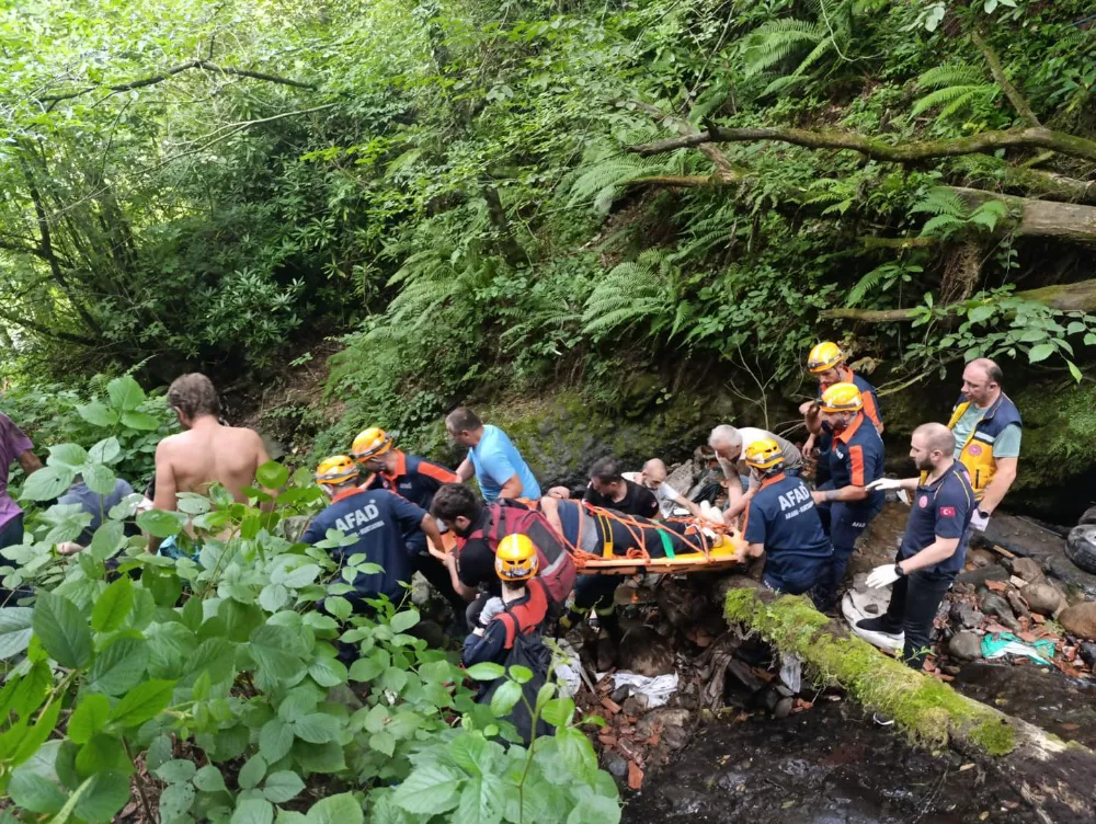 Çayeli İtfaiyesi Kaza Anında Koordineli Kurtarma Operasyonu Gerçekleştirdi