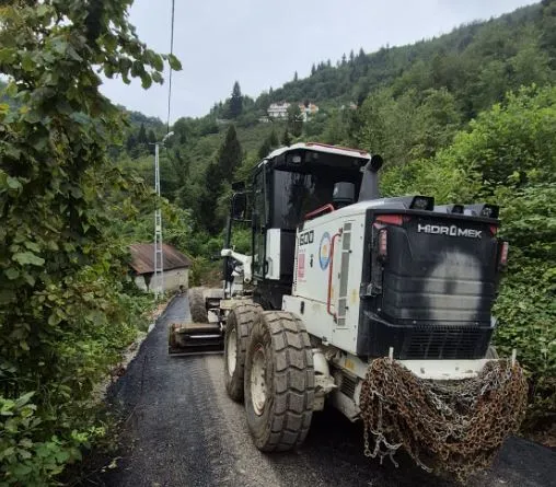 Araklı’da Yol Bakım ve Asfalt Çalışmaları Devam Ediyor