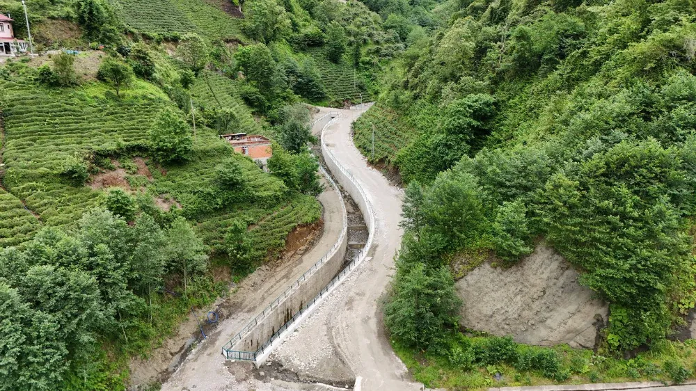 DSİ 22. Bölge Müdürlüğü, Rize Çayeli Beyazsu Deresi Taşkın Kontrol Çalışmalarını Sürdürüyor