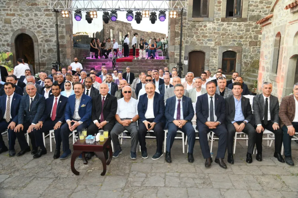 Yomra Başkanı Mustafa Bıyık, Fındığa Değer Katanlar Ödül Törenine Katıldı