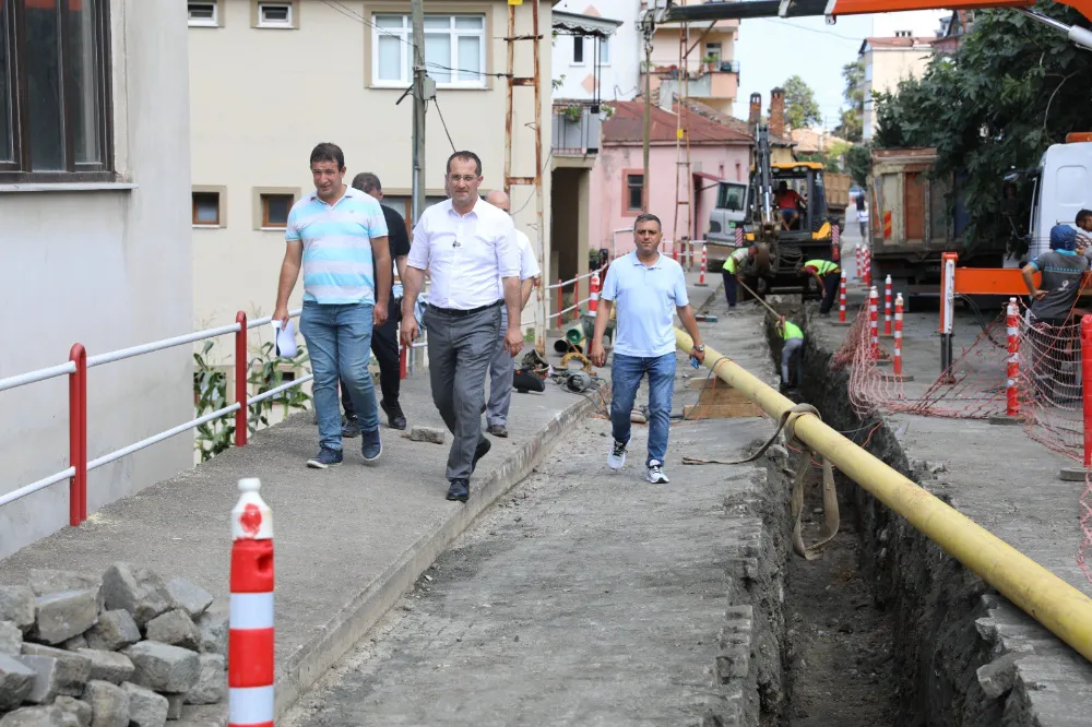 Akçaabat Belediye Başkanı, Ortamahalle Camii Sokak’ta Doğalgaz Çalışmalarını İnceledi