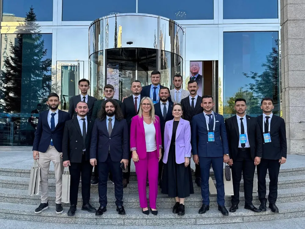 AK Parti Trabzon Gençlik Kolları Genel Merkezde Buluştu