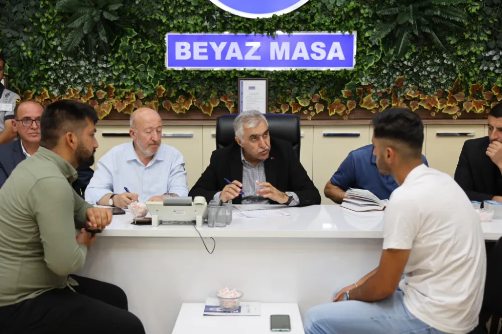Erzurum Büyükşehir Belediyesi Halk Günü’nde Vatandaşlarla Buluştu