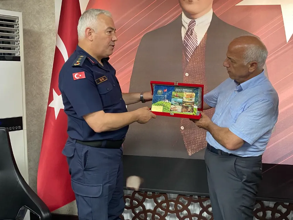 Artvin’de Görev Süresi Sona Eren Albay Mehmet Çelik’ten Veda Ziyareti