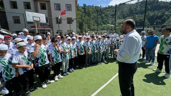 Çaykur Rizespor Taraftar Grubu Kur’an Kursu Öğrencilerine Forma Hediye Etti