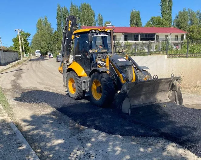 İspir Belediyesi, Devedağı Grup Yolunda Bakım ve Asfalt Yama Çalışmalarını Tamamladı