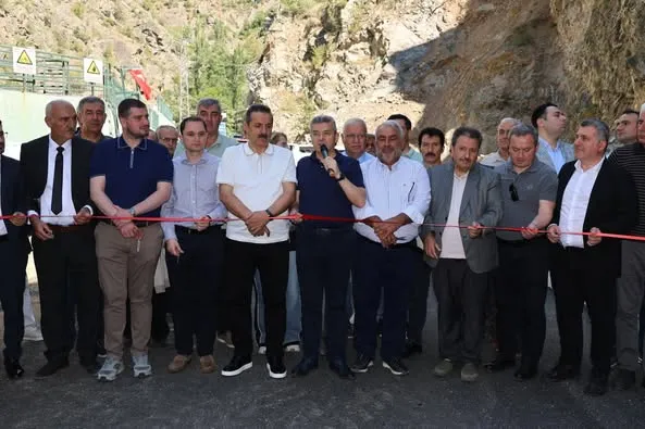 Artvin’de Bıçakçılar–Özgüven Köyleri Grup Yolu Sıcak Asfalt ile Hizmete Açıldı